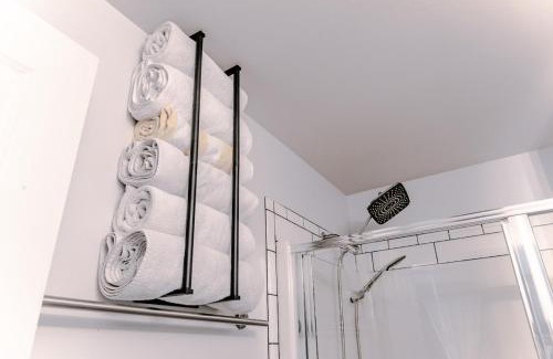 Burlington House | 4-bedroom Burlington with AC & Wifi