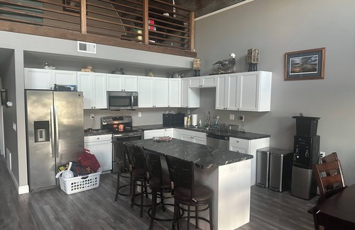Burbank Cabin | 4-bedroom cabin on Missouri Rive with WiFi, AC