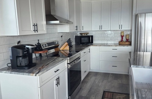 La Follette Cabin | 4 bedroom cabin with breath taking mountain top views, close to off road trails.