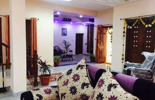 Punjagutta House | 4 bedroom centrally located spacious house in Banjara hills road number 3