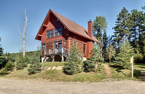 Lac Superieur Village Ski Chalet | 4-Bedroom Chalet Fraternite in Lac-Superieur Tremblant