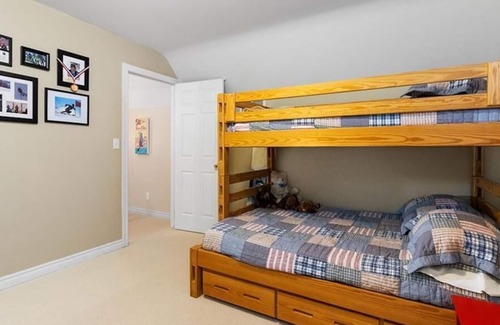 Flesherton Ski Chalet | 4 Bedroom Chalet Hike, Bike, Ski, Boat, ATV & Sled