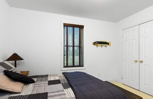 Flesherton Ski Chalet | 4 Bedroom Chalet Hike, Bike, Ski, Boat, ATV & Sled