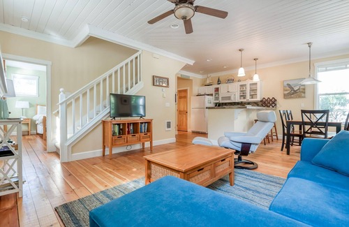 Lincoln Beach House | 4-Bedroom Charming Craftsman Cottage Fronts Bella Beach Park