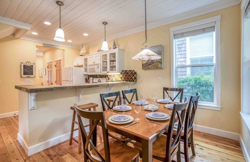 Lincoln Beach House | 4-Bedroom Charming Craftsman Cottage Fronts Bella Beach Park