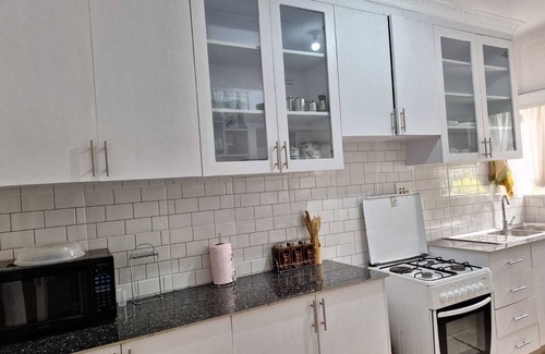 Parklands House | 4 bedroom, cosy hidden gem near Aga Khan University Hospital in Parklands