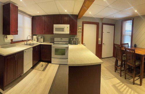 Manitoulin District House | 4 Bedroom Cottage On Manitoulin Island - Next to Sandy Beach!