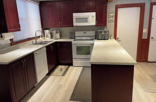 Manitoulin District House | 4 Bedroom Cottage On Manitoulin Island - Next to Sandy Beach!
