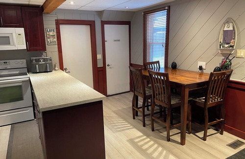 Manitoulin District House | 4 Bedroom Cottage On Manitoulin Island - Next to Sandy Beach!