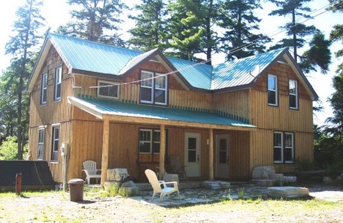 Manitoulin District House | 4 Bedroom Cottage On Manitoulin Island - Next to Sandy Beach!