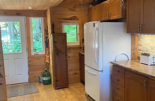 Severn Cottage | 4 Bedroom Cottage on beautiful stretch of the Severn River west of sparrow lake.