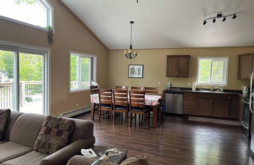 Tobermory House | 4 Bedroom Cottage- 129 Big Tub Rd