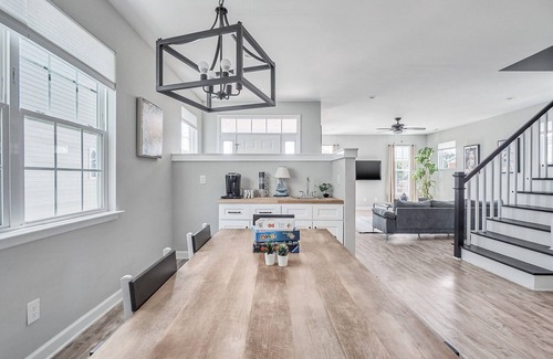 Hampton House | 4 Bedroom Cottage - 5 Minutes from both beaches