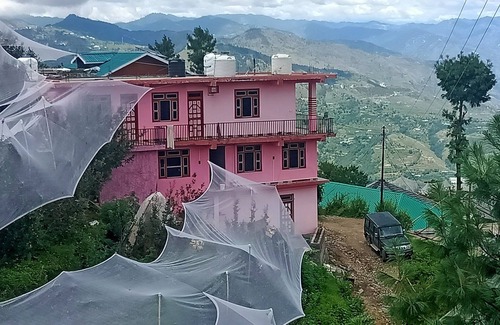 Theog Cottage | 4 Bedroom Cottage by SILVERMOON HOMESTAY SHIMLA | NEAR FAGU - KUFRI