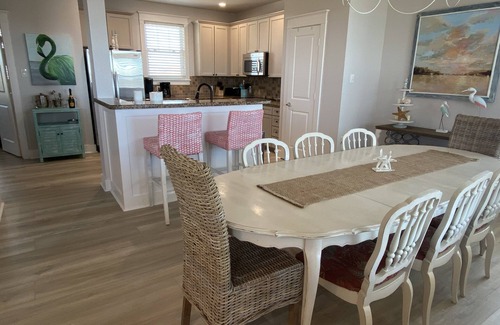 Galveston House | 4 Bedroom Cottage in Pointe West, Galveston. 2 Resort Pools. No cars on beach