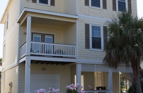 Galveston House | 4 Bedroom Cottage in Pointe West, Galveston. 2 Resort Pools. No cars on beach