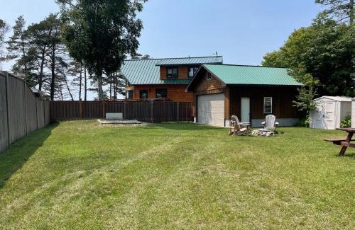 Manitoulin District House | 4 Bedroom Cottage on Manitoulin Island Next to Sand Beaches!