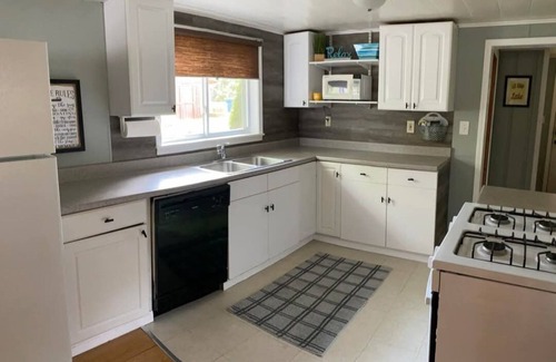Coldwater Cottage | 4-bedroom cottage on wonderful Randall Lake, Coldwater, Michigan