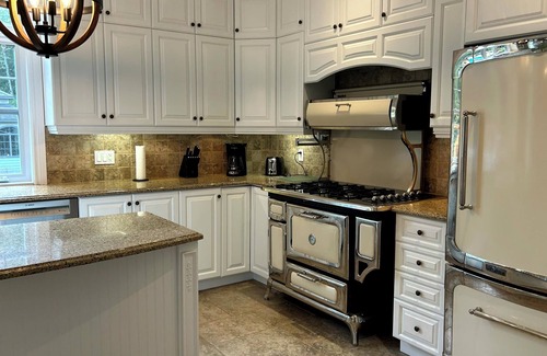 Stanstead Township Cottage | 4 bedroom cottage with hot tub, heated pool, lake access, fire pit and game room