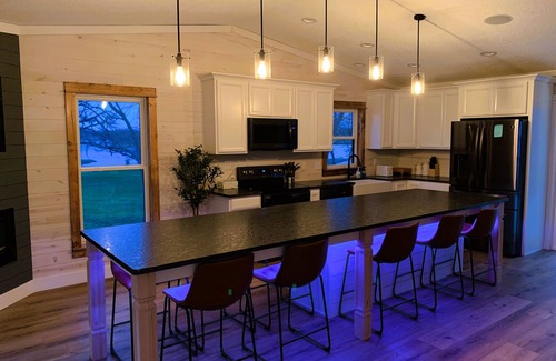 Kellogg Cottage | 4 bedroom cottage with 2 indoor fireplaces