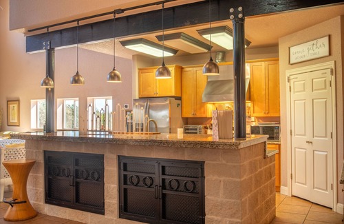 Wetmore House | 4-Bedroom Country Home in the Heart of San Antonio's Hills-n-Dale Neighborhood!