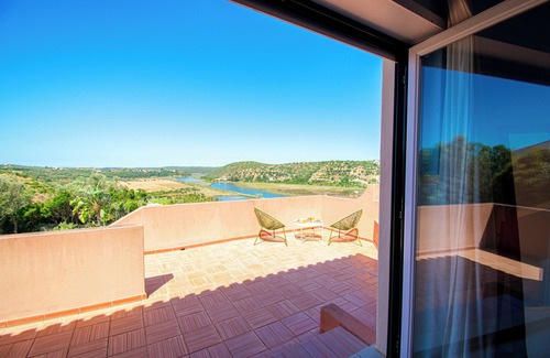 Silves House | 4-bedroom countryside villa with pool and peaceful river views