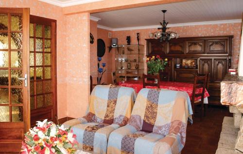 Yvias House | 4 Bedroom Cozy Home In Yvias