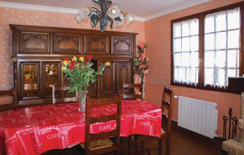 Yvias House | 4 Bedroom Cozy Home In Yvias