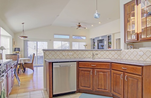 Stetson Hills House | 4 bedroom cutie w/2 car garage