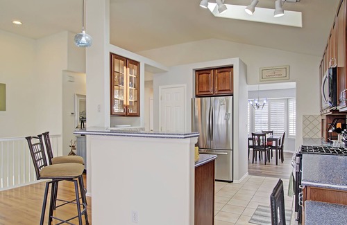 Stetson Hills House | 4 bedroom cutie w/2 car garage