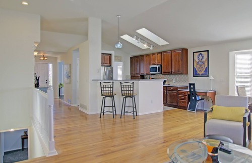 Stetson Hills House | 4 bedroom cutie w/2 car garage