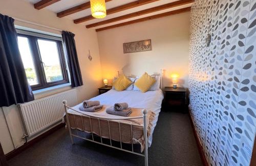 Llanddona House | 4 Bedroom Detached Farmhouse Mountain Views