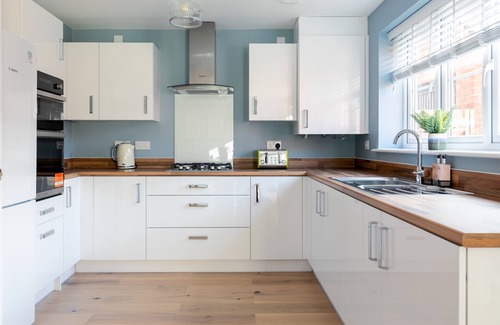 Bicester House | 4 Bedroom Detached House 5mins walk to shopping village