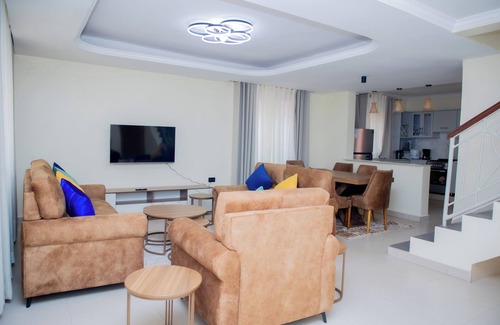 Kigali House | 4-bedroom estate in welcoming Kigali-Rwanda with WiFi in a family-friendly area.