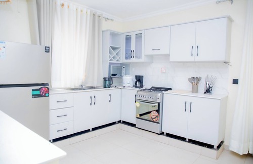 Kigali House | 4-bedroom estate in welcoming Kigali-Rwanda with WiFi in a family-friendly area.