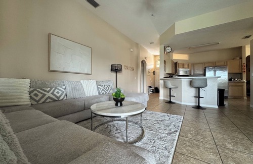 Calabay Parc Villa | 4 Bedroom Executive Villa with Pool & Spa, Games Room, Wifi and Large Gardenn