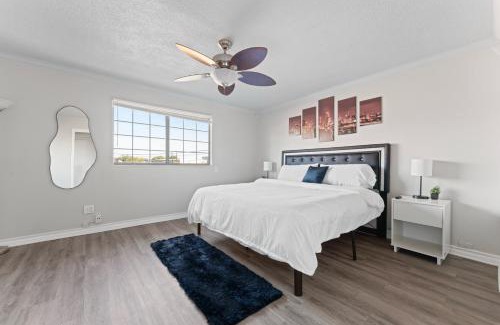 West San Antonio House | 4 Bedroom Family Oasis - 5 Mins to SeaWorld - River Walk - Sleeps 12 - 2 King Suites
