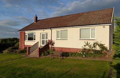 Ayr House | 4 bedroom Farm Bungalow In Ayrshire Countryside With Big Garden & Beautiful View