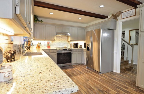 Burleson Other | 4-bedroom farmhouse in charming Burleson with WiFi, AC. Book now