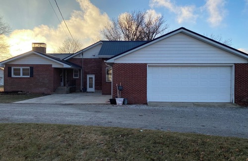 Gibson City House | 4 bedroom farmhouse in Gibson City
