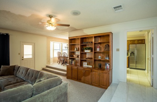 Sanger House | 4 Bedroom Farmhouse XXII & Event Venue 117 Acres