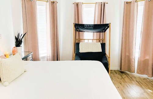 Allen House | 4 bedroom, fishing pond, playground, pet friendly!