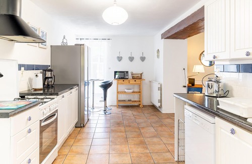 Le Busseau House | 4 bedroom accommodation in La Bourtiere à Le Bus.