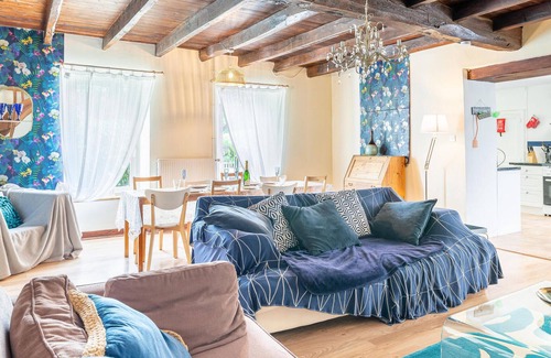 Le Busseau House | 4 bedroom accommodation in La Bourtiere à Le Bus.