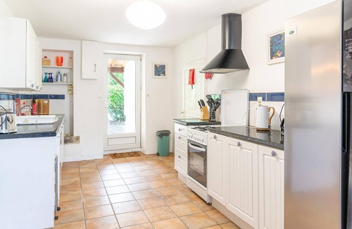Le Busseau House | 4 bedroom accommodation in La Bourtiere à Le Bus.