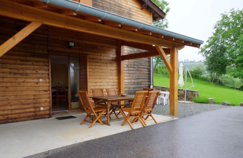 Saint-Cyr-de-Valorges Cottage | 4-bedroom cottage with garden, pets allowed, terrace and parking