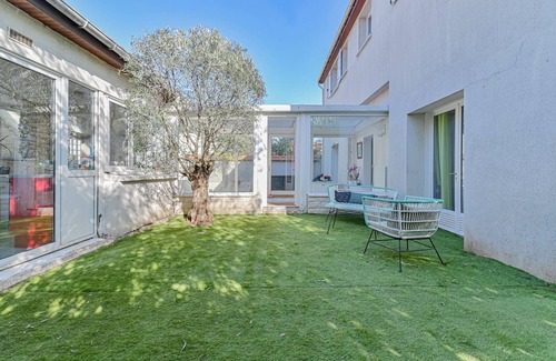 Adamville House | 4 Bedroom Private vacation home in Saint-Maur-des-FossÃ©s