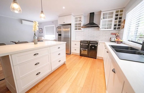 Healesville House | 4 Bedroom fun house - spa, sauna, fire pits & more