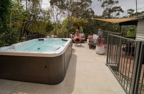 Healesville House | 4 Bedroom fun house - spa, sauna, fire pits & more
