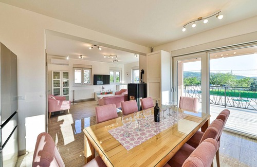 Neoric House | 4 bedroom gorgeous home in Gornji Muc